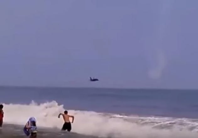 Σοκαριστικές χαμηλές πτήσεις μαχητικών που έγιναν σε ανύποπτο χρόνο (βίντεο)